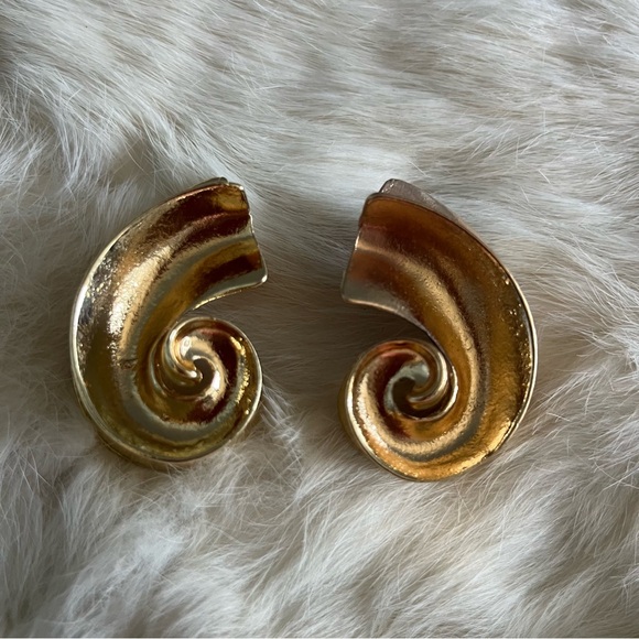 Conch Swirl Goldtone Pierced Earrings - Picture 1 of 7